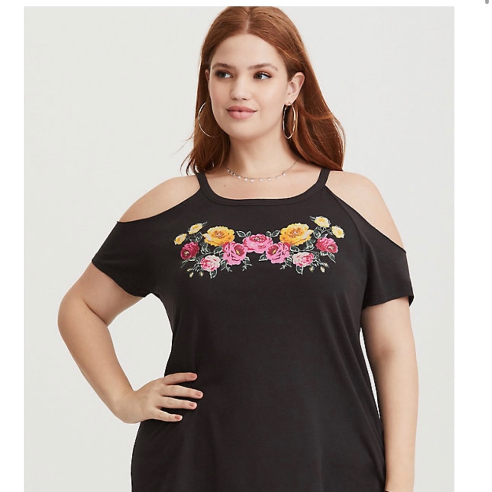 BLACK FLORAL PRINT COLD SHOULDER TEE
